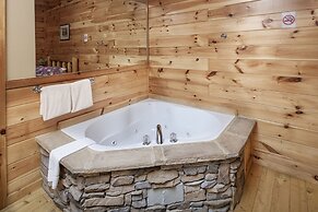 Bear Hugs - Great Cabin! 2 Bedroom Cabin by RedAwning