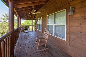 Bear Hugs - Great Cabin! 2 Bedroom Cabin by RedAwning
