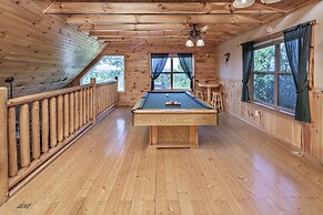 Bear Hugs - Great Cabin! 2 Bedroom Cabin by RedAwning