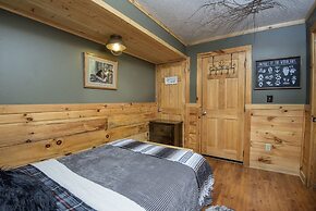 Er103 - Knotty Pine Great Location - Close To Town! 2 Bedroom Cabin by
