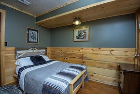 Er103 - Knotty Pine Great Location - Close To Town! 2 Bedroom Cabin by