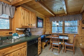 Er103 - Knotty Pine Great Location - Close To Town! 2 Bedroom Cabin by