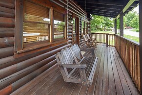 Er103 - Knotty Pine Great Location - Close To Town! 2 Bedroom Cabin by