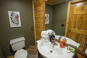 Er103 - Knotty Pine Great Location - Close To Town! 2 Bedroom Cabin by