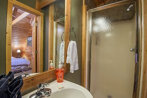 Er103 - Knotty Pine Great Location - Close To Town! 2 Bedroom Cabin by