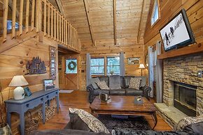 Er103 - Knotty Pine Great Location - Close To Town! 2 Bedroom Cabin by
