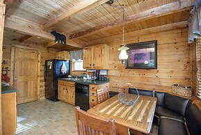 Er103 - Knotty Pine Great Location - Close To Town! 2 Bedroom Cabin by