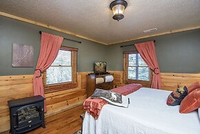 Er103 - Knotty Pine Great Location - Close To Town! 2 Bedroom Cabin by