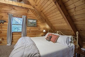 Er103 - Knotty Pine Great Location - Close To Town! 2 Bedroom Cabin by