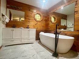 Er19 - Fryemont Great Location - Close To Town! 3 Bedroom Cabin by Red