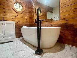 Er19 - Fryemont Great Location - Close To Town! 3 Bedroom Cabin by Red