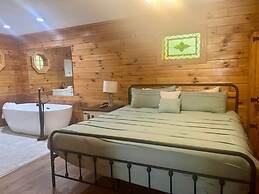 Er19 - Fryemont Great Location - Close To Town! 3 Bedroom Cabin by Red