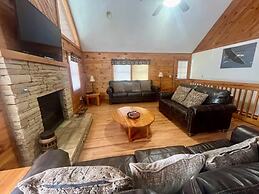 Er19 - Fryemont Great Location - Close To Town! 3 Bedroom Cabin by Red