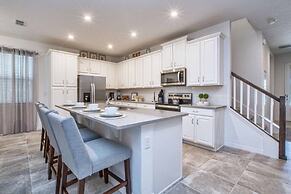 5 Bedrooms Townhome w- Splashpool - 8205SA 5 Townhouse by RedAwning