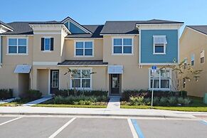 5 Bedrooms Townhome w- Splashpool - 8205SA 5 Townhouse by RedAwning