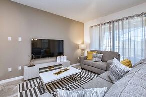 5 Bedrooms Townhome w- Splashpool - 8205SA 5 Townhouse by RedAwning