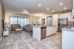 5 Bedrooms Townhome w- Splashpool - 8205SA 5 Townhouse by RedAwning