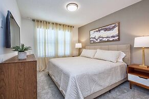 5 Bedrooms Townhome w- Splashpool - 8205SA 5 Townhouse by RedAwning