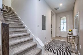 5 Bedrooms Townhome w- Splashpool - 8205SA 5 Townhouse by RedAwning