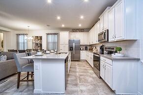 5 Bedrooms Townhome w- Splashpool - 8205SA 5 Townhouse by RedAwning