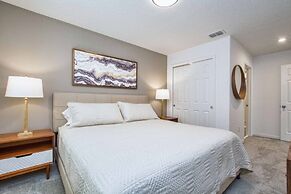 5 Bedrooms Townhome w- Splashpool - 8205SA 5 Townhouse by RedAwning
