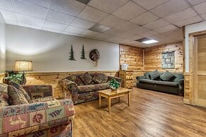 Er6 - On Eagles' Wings - Great Location. Close To All The Action! 6 Be