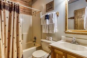 Er6 - On Eagles' Wings - Great Location. Close To All The Action! 6 Be