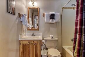 Er6 - On Eagles' Wings - Great Location. Close To All The Action! 6 Be