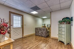 Er6 - On Eagles' Wings - Great Location. Close To All The Action! 6 Be