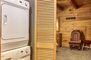 Er96 - Squirrel's Leap - Great Location! Close To Town! 2 Bedroom Cabi