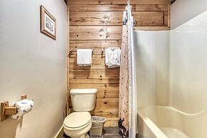 Er301 - Eagle's Hideaway - Great Location! Close To All The Action! 2 