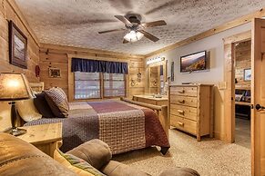 Er301 - Eagle's Hideaway - Great Location! Close To All The Action! 2 