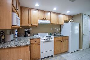 Colonial Crest 112 - Great Location! - You Can Walk To Town! 1 Bedroom