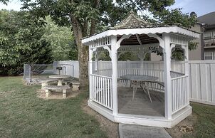 Colonial Crest 112 - Great Location! - You Can Walk To Town! 1 Bedroom