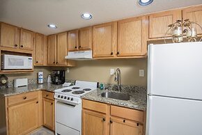 Colonial Crest 112 - Great Location! - You Can Walk To Town! 1 Bedroom