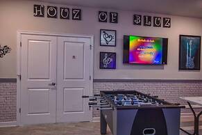 Storey Lake 8 Bed Lake Front Pool & Spa - 1684str 8 Bedroom Home by Re