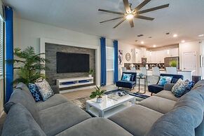 Storey Lake 8 Bed Lake Front Pool & Spa - 1684str 8 Bedroom Home by Re