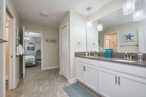 Storey Lake 8 Bed Lake Front Pool & Spa - 1684str 8 Bedroom Home by Re