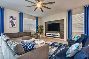 Storey Lake 8 Bed Lake Front Pool & Spa - 1684str 8 Bedroom Home by Re