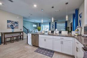 Storey Lake 8 Bed Lake Front Pool & Spa - 1684str 8 Bedroom Home by Re