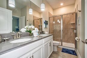 Storey Lake 8 Bed Lake Front Pool & Spa - 1684str 8 Bedroom Home by Re