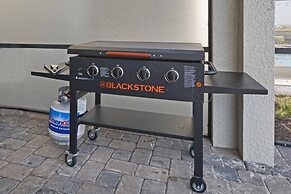 Storey Lake 8 Bed Lake Front Pool & Spa - 1684str 8 Bedroom Home by Re