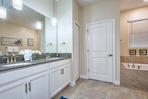 Storey Lake 8 Bed Lake Front Pool & Spa - 1684str 8 Bedroom Home by Re