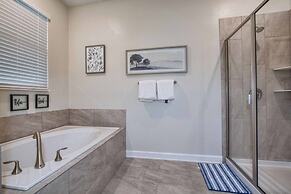 Storey Lake 8 Bed Lake Front Pool & Spa - 1684str 8 Bedroom Home by Re