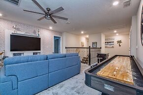 Storey Lake 8 Bed Lake Front Pool & Spa - 1684str 8 Bedroom Home by Re