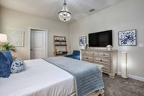 Storey Lake 8 Bed Lake Front Pool & Spa - 1684str 8 Bedroom Home by Re