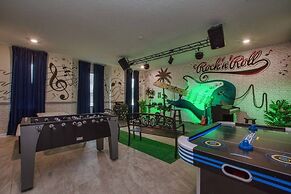 Storey Lake 8 Bed Lake Front Pool & Spa - 1684str 8 Bedroom Home by Re