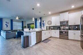 Storey Lake 8 Bed Lake Front Pool & Spa - 1684str 8 Bedroom Home by Re