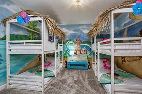 Storey Lake 8 Bed Lake Front Pool & Spa - 1684str 8 Bedroom Home by Re