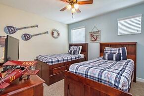 5 Bed House W- Pool In Paradise Palms 3180pp 5 Bedroom Home by RedAwni